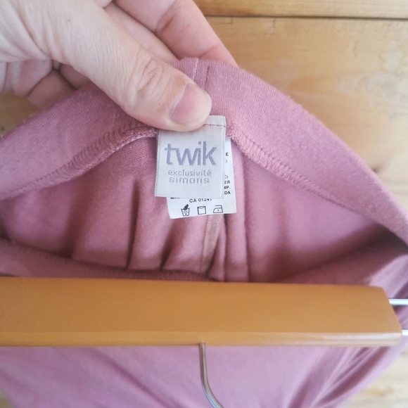 Asymmetrical Skirt - Picture 4 of 7